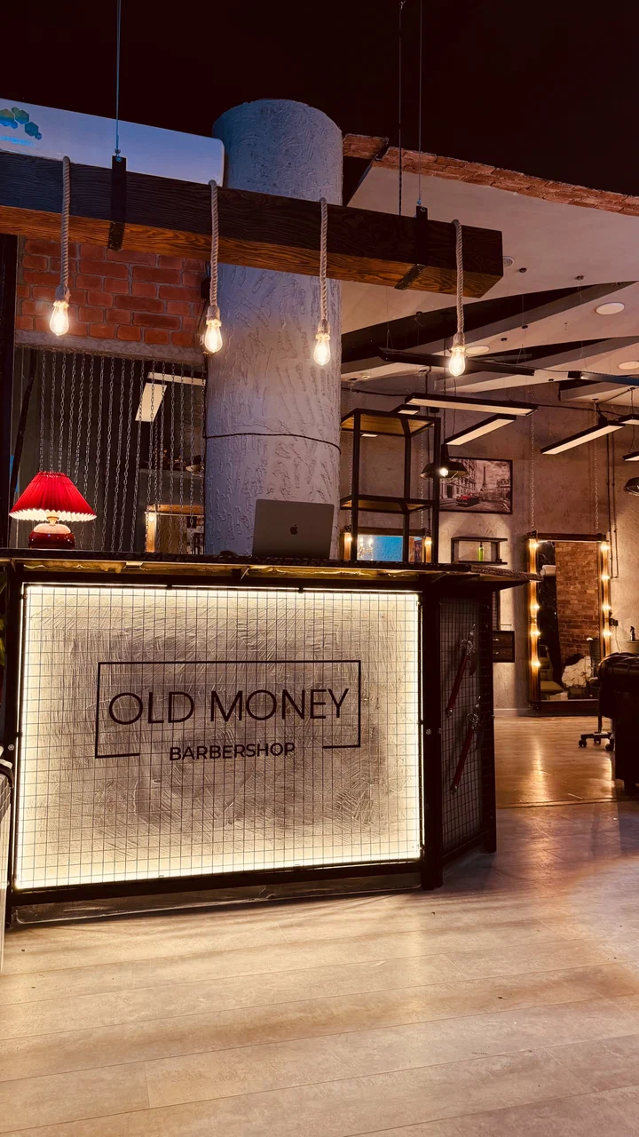 Old Money Barbershop — ресепшн